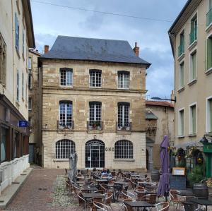 france/auvergne-rhone-alpes/romans-sur-isere/place-aux-herbes