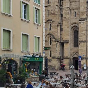 france/auvergne-rhone-alpes/romans-sur-isere/place-aux-herbes