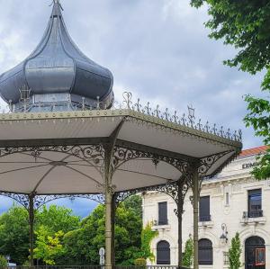 france/auvergne-rhone-alpes/romans-sur-isere/place-jules-nadi