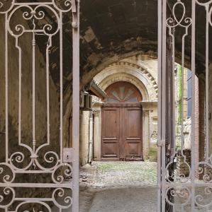 france/auvergne-rhone-alpes/romans-sur-isere/place-maurice-fort-