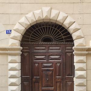france/auvergne-rhone-alpes/romans-sur-isere/rue-de-l-armillerie