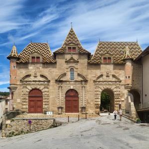 france/auvergne-rhone-alpes/saint-antoine-l-abbaye