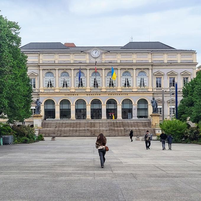 france/auvergne-rhone-alpes/saint-etienne/place-de-l-hotel-de-ville