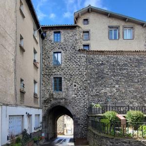 france/auvergne-rhone-alpes/saint-flour/porte-du-thuile