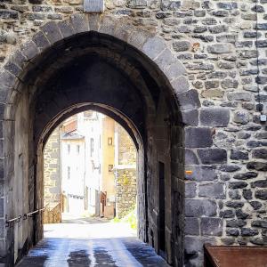 france/auvergne-rhone-alpes/saint-flour/porte-du-thuile