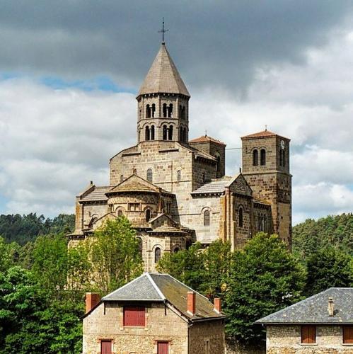 france/auvergne-rhone-alpes/saint-nectaire/eglise-saint-nectaire