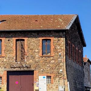 france/auvergne-rhone-alpes/saint-symphorien-sur-coise/maison-des-metiers