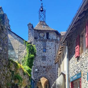 france/auvergne-rhone-alpes/salers/beffroi