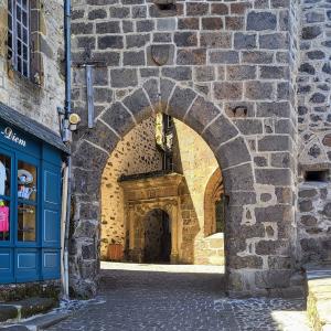 france/auvergne-rhone-alpes/salers/beffroi