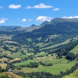 france/auvergne-rhone-alpes/salers/burons-de-salers-panorama-sur-le-cirque-de-recusset