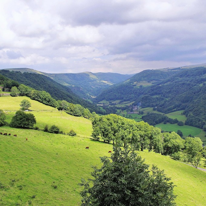 france/auvergne-rhone-alpes/salers/esplanade-de-barrouze