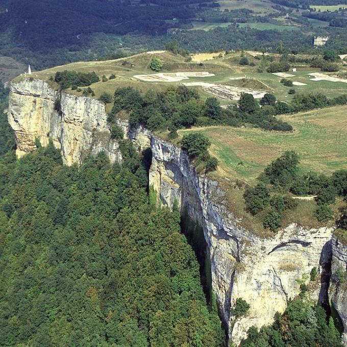 france/auvergne-rhone-alpes/site-archeologique-de-larina