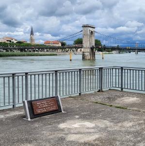 france/auvergne-rhone-alpes/tournon-sur-rhone/ancien-pont-suspendu