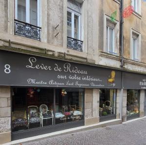 france/auvergne-rhone-alpes/tournon-sur-rhone/grande-rue