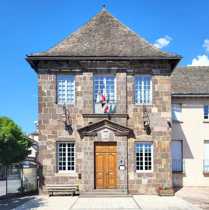 france/auvergne-rhone-alpes/vic-sur-cere/mairie