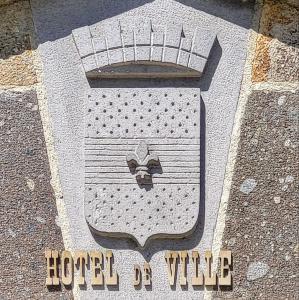 france/auvergne-rhone-alpes/vic-sur-cere/mairie