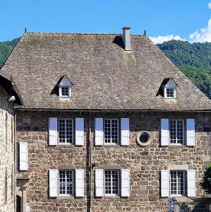 france/auvergne-rhone-alpes/vic-sur-cere/mairie