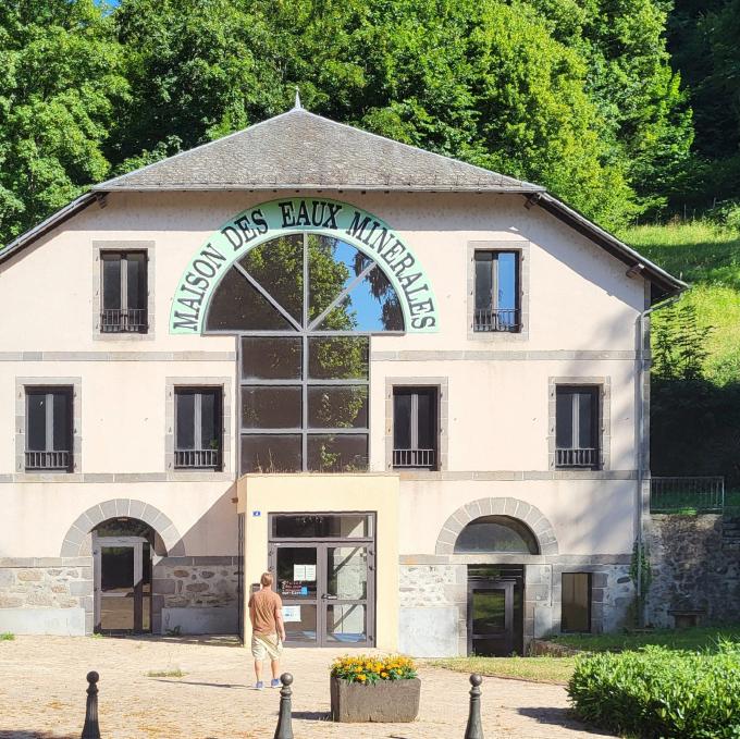 france/auvergne-rhone-alpes/vic-sur-cere/maison-des-eaux-minerales