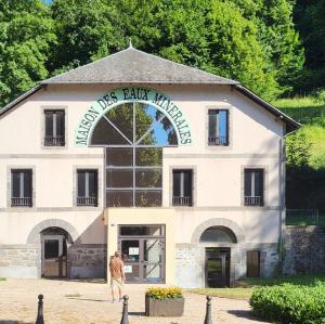 france/auvergne-rhone-alpes/vic-sur-cere/maison-des-eaux-minerales