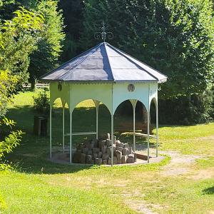 france/auvergne-rhone-alpes/vic-sur-cere/parc-des-eaux