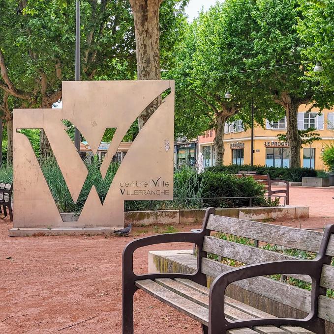 france/auvergne-rhone-alpes/villefranche-sur-saone/place-des-arts