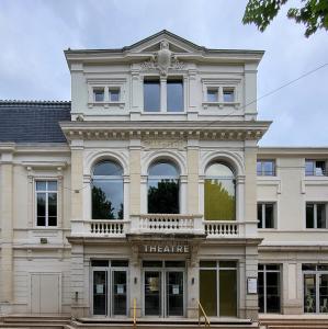 france/auvergne-rhone-alpes/villefranche-sur-saone/place-des-arts
