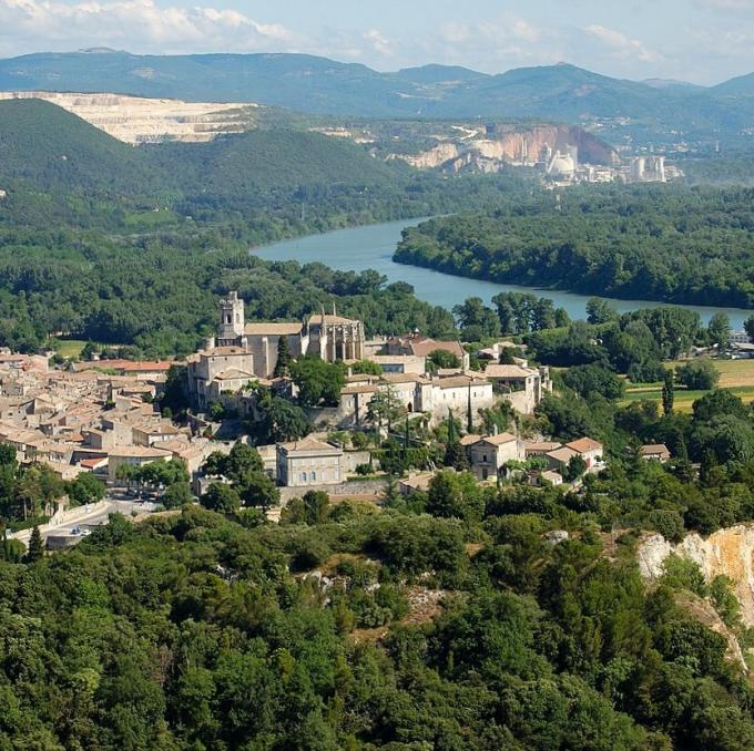 france/auvergne-rhone-alpes/viviers-sur-rhone