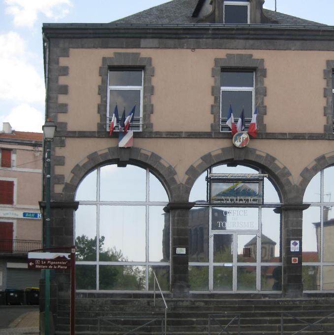 france/auvergne-rhone-alpes/volvic