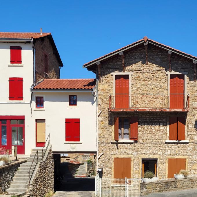 france/auvergne-rhone-alpes/yzeron/place-centrale