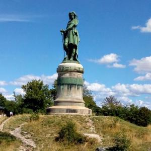 france/bourgogne-franche-comte/alise-sainte-reine/statue-de-vercingetorix