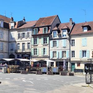 france/bourgogne-franche-comte/arbois/place-de-la-liberte