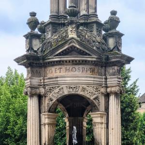 france/bourgogne-franche-comte/autun/fontaine-saint-lazare