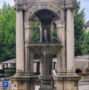 france/bourgogne-franche-comte/autun/fontaine-saint-lazare
