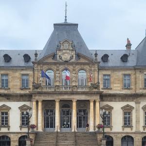 france/bourgogne-franche-comte/autun/hotel-de-ville