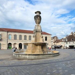 france/bourgogne-franche-comte/besancon/place-de-la-revolution