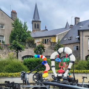 france/bourgogne-franche-comte/chateau-chinon/fontaine-niki-de-saint-phalle