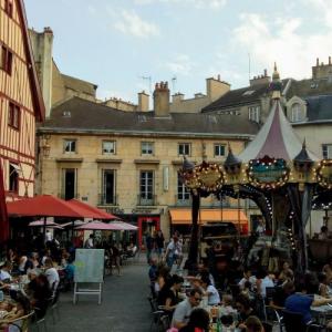 france/bourgogne-franche-comte/dijon/place-francois-rude