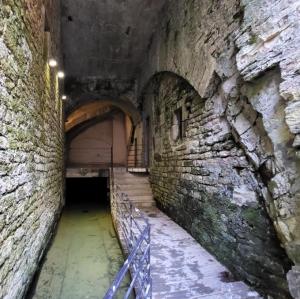 france/bourgogne-franche-comte/dole/fontaine-des-lepreux-passage-raynaud-iii