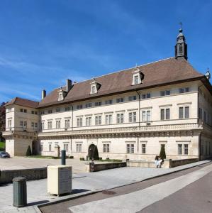 france/bourgogne-franche-comte/dole/hotel-dieu