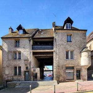 france/bourgogne-franche-comte/dole/rue-du-mont-roland