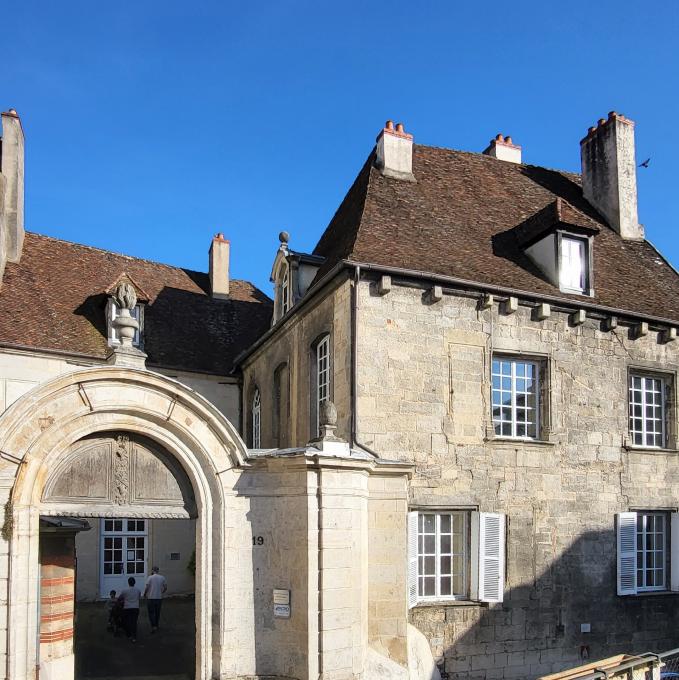 france/bourgogne-franche-comte/dole/rue-du-parlement