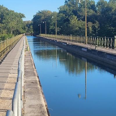 france/bourgogne-franche-comte/le-bec-d-allier/pont-canal-du-guetin-panorama