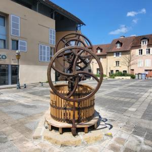 france/bourgogne-franche-comte/lons-le-saunier/place-de-la-comedie