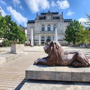 france/bourgogne-franche-comte/lons-le-saunier/theatre