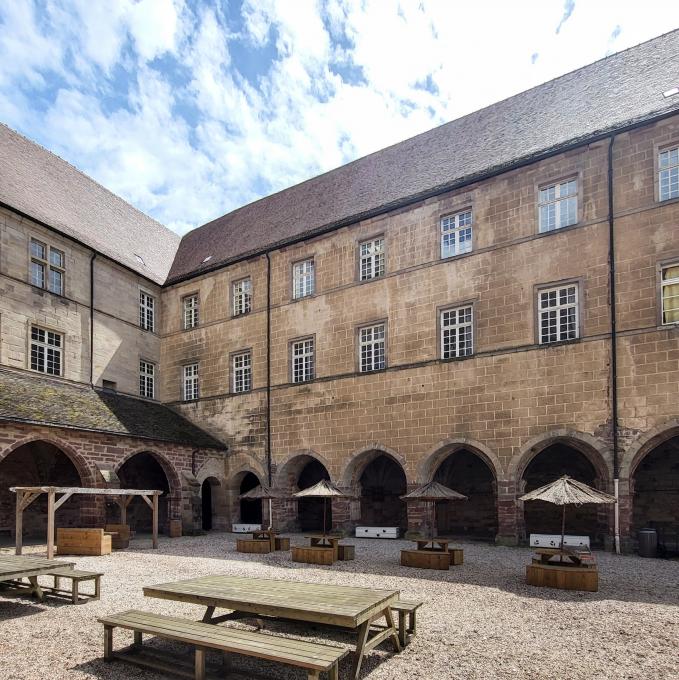 france/bourgogne-franche-comte/luxeuil-les-bains/abbaye-saint-colomban-cloitre