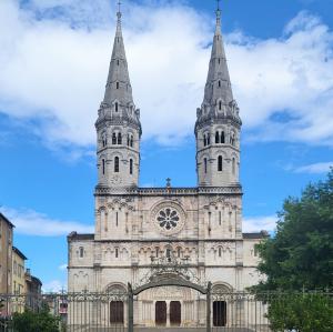 france/bourgogne-franche-comte/macon/eglise-saint-pierre