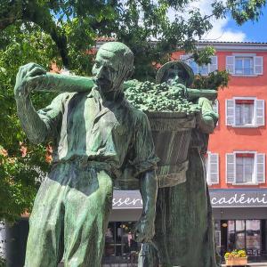france/bourgogne-franche-comte/macon/place-de-la-barre