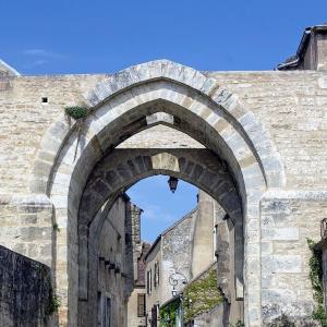 france/bourgogne-franche-comte/montreal-bourgogne
