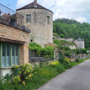 france/bourgogne-franche-comte/noyers-sur-serein/tours-des-remparts