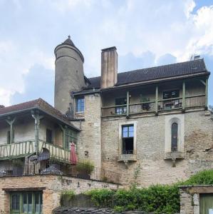 france/bourgogne-franche-comte/noyers-sur-serein/tours-des-remparts